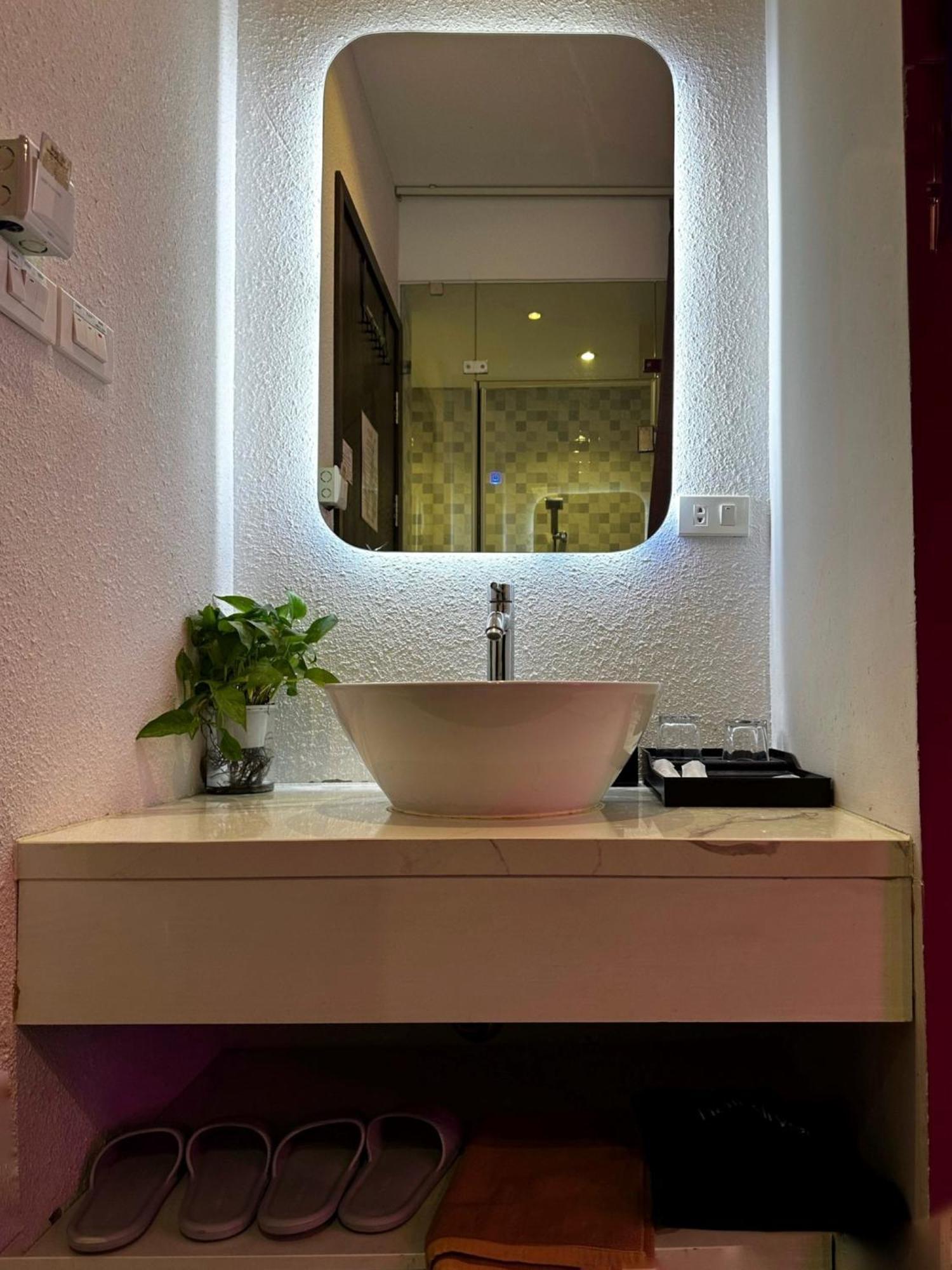69 Boutique By Minova Hotel Ханой Екстериор снимка